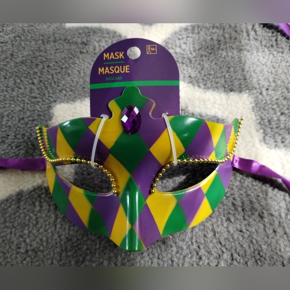 New Mardi Gras Mask/Masquerade mask - Picture 10 of 11